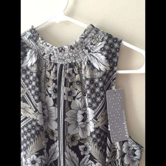 NWT Daniel Rainn Black and White Sleeveless Mock Neck Blouse Size Petite M - Picture 4 of 4